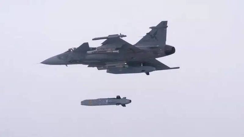 【影】獅鷲戰機首度實彈發射「金牛座」!瑞典秀500公里長程打擊
