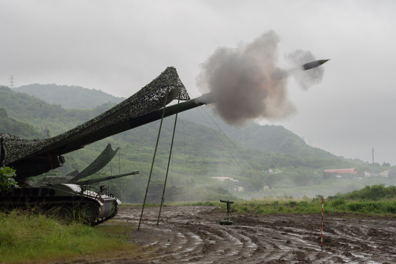 打了就跑!四作戰區「重砲射擊」操演 結合無人機偵蒐迅速轉移