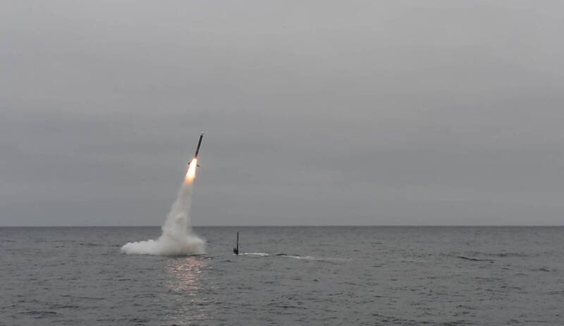 日本國防預算衝上8.89兆！ 長程飛彈竟要從潛艦發射