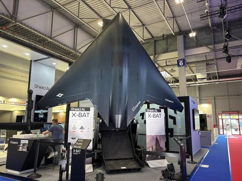 不用傳統跑道起降!Shield AI攜手波蘭布局X-BAT無人戰機