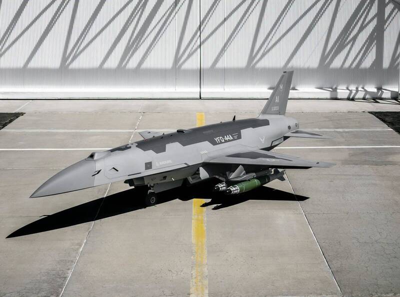 美FQ-44A「狂怒」無人戰機不只打空戰 還開始測掛炸彈、巡弋飛彈