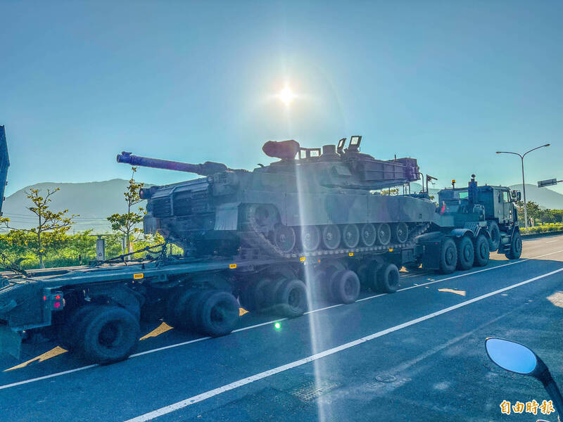 獨家》地表最強戰車來了!M1A2T首度南下恆春演訓 63噸雄偉身影震撼目擊