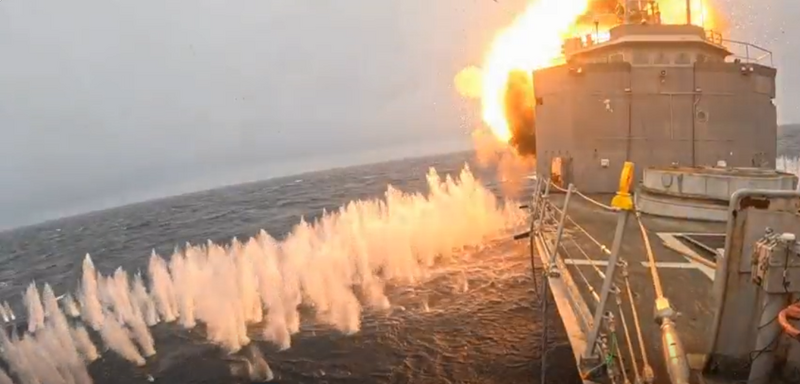 英美擊沉演習很有趣 標六飛彈拿來反艦、MK48魚雷送「派里級」上路