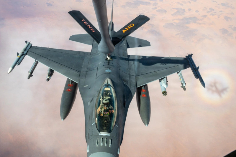 F-16中東實戰掛載曝光 飛彈+炸彈+火箭彈混合掛載體現多用途優勢