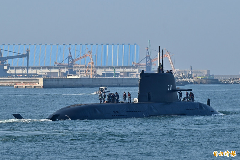 海鯤艦將進行耐航及深潛測試。（記者李惠洲攝）