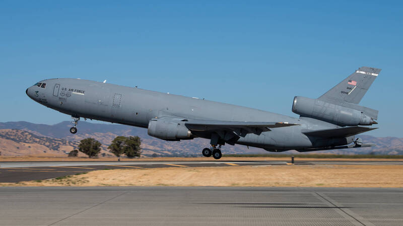 退役老將獲第二春!美KC-10加油機走出「飛機墳場」重返藍天