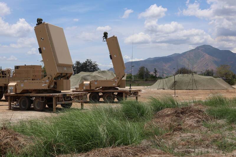 獅吼攻癱瘓蜂群無人機 「列奧尼達」微波武器上架美軍採購平台