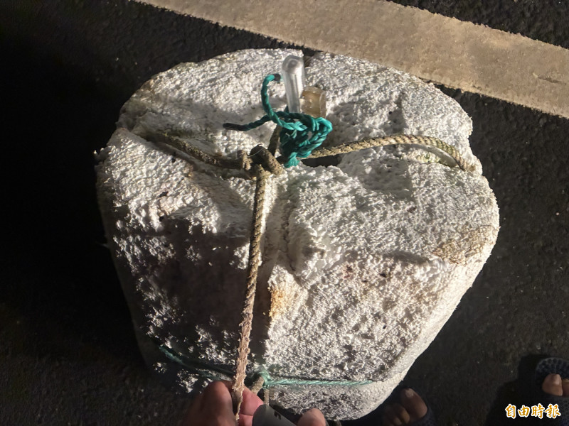 日前屏東滿州中山漁港海域才驚見可疑中國浮標。（資料照，記者蔡宗憲攝）