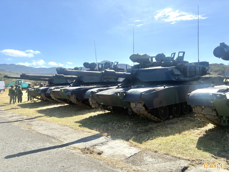 獨家》「地表最強戰車」M1A2T驚喜現身恆春 震撼排開引爆軍迷追