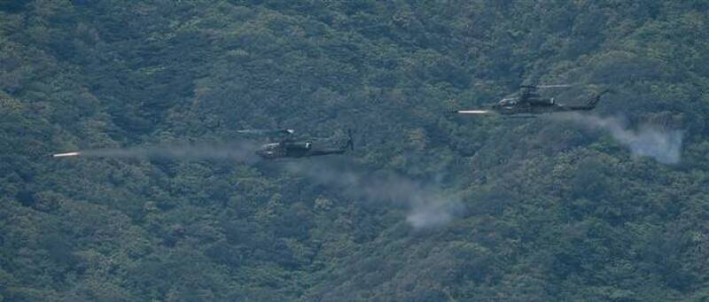 軍武圖輯》AH-1W眼鏡蛇直升機毒性不減 神鷹操演怒噴地獄火飛彈