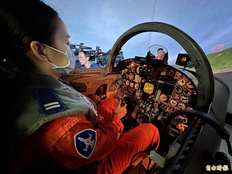 F-5E模擬機使用達7萬架次 座艙使用除役戰機製成