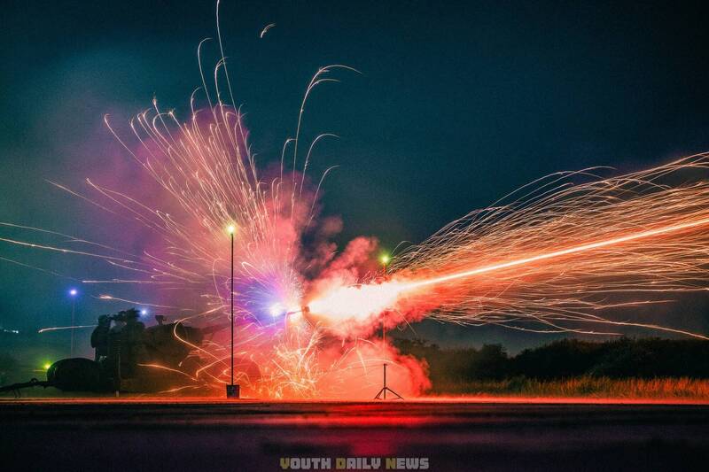 軍武圖輯》天兵雷達導引 空軍35快砲實彈射擊火光也太帥！