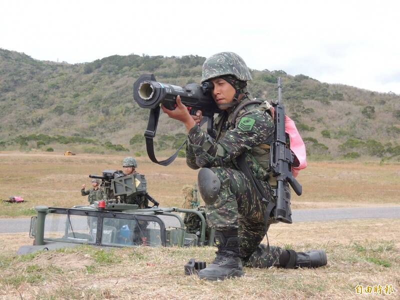 「紅隼」比六六火箭彈長4分之3、重一倍 梅復興：這叫小巧？