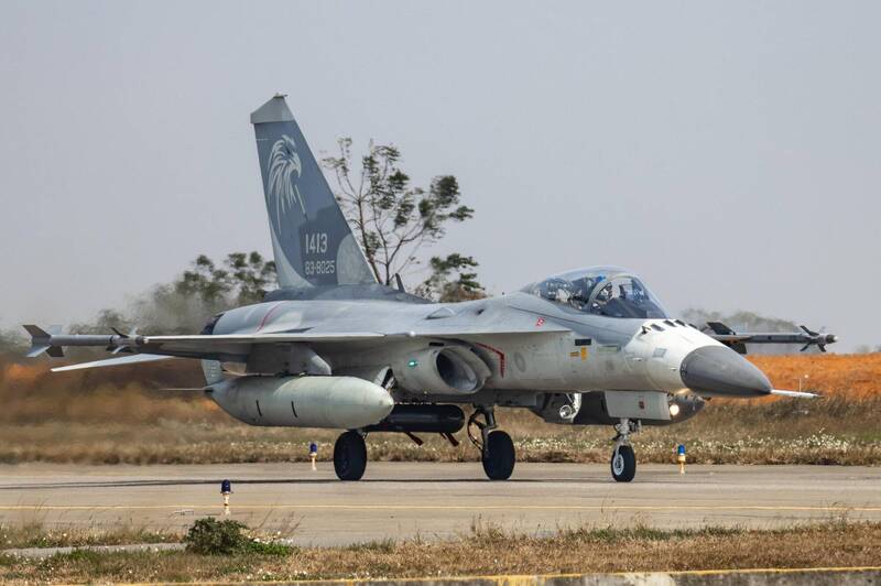 紅外線飛彈射擊標靶 IDF接棒F-5掛「照明彈莢艙」驗證首飛