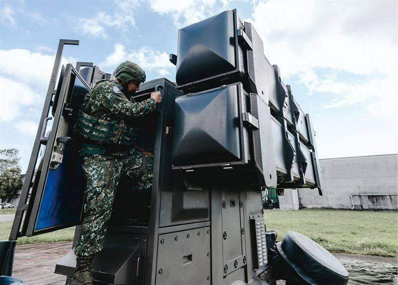 防共機自台灣東面突襲 空軍35快砲、麻雀飛彈演練緊急戰備
