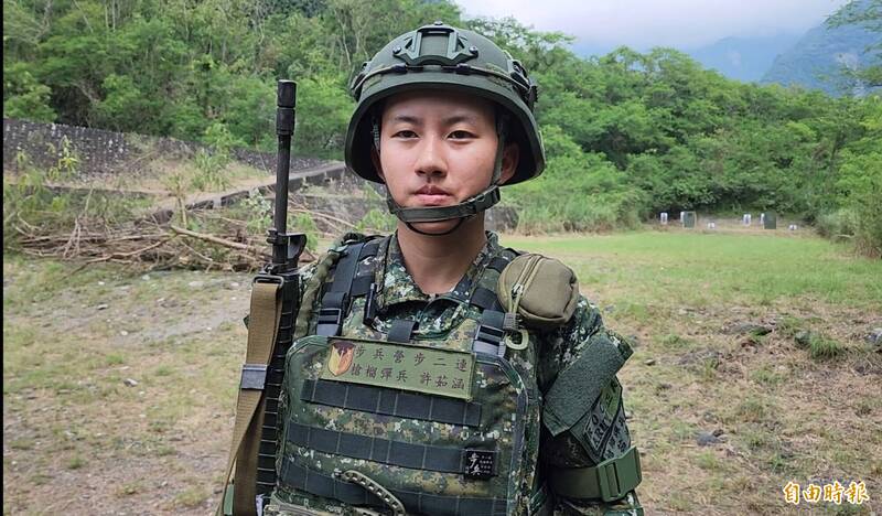 20歲女擔任陸軍步兵槍榴彈兵一兵！花防部野戰射擊訓練加強戰技