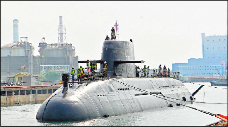 活動浮台待命！潛艦海鯤號將出台船小塢 移至91號碼頭裝載魚雷