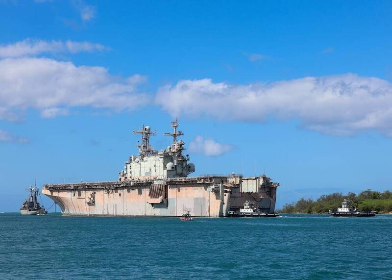 環太軍演重頭戲「擊沉演習」將至 4萬噸級靶艦塔拉瓦號出港