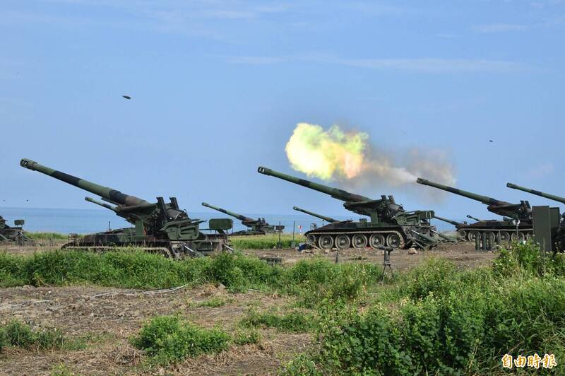 軍情看板》與天馬操演交錯進行 八軍團「重砲保養射擊」8/26登場