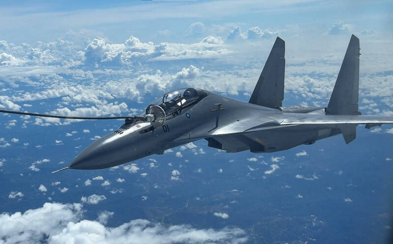 美蘇死對頭的首次「連結」 美軍KC-135為Su-30進行空中加油