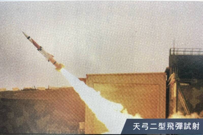 我不是空射雄三！ 裝有助推器的「弓二飛彈」現蹤中科院月曆引討論