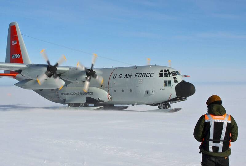 美軍C-130H參與南極夏季運補 因為這個原因比「雪橇版」更划算