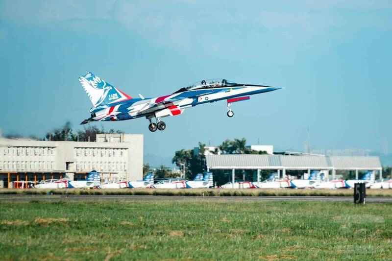 勇鷹高教機接替戰鬥組丶部訓機任務  首批受訓學員本週開飛