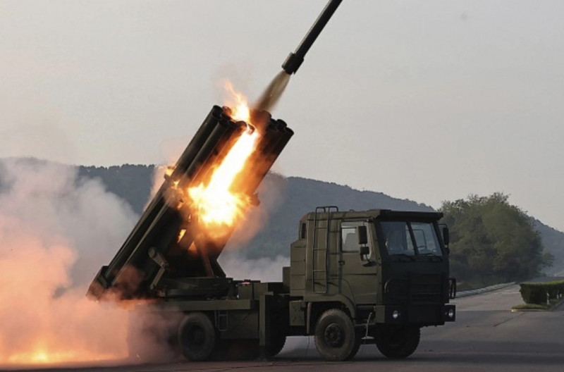 影片為證 俄軍動用北韓240mm火箭砲轟炸烏克蘭 影片為證 俄軍動用北韓240mm火箭砲轟炸烏克蘭