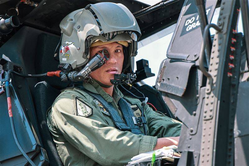 成為阿帕契攻擊直升機飛官不容易 IHADSS系統夜間獨眼飛行是挑戰！