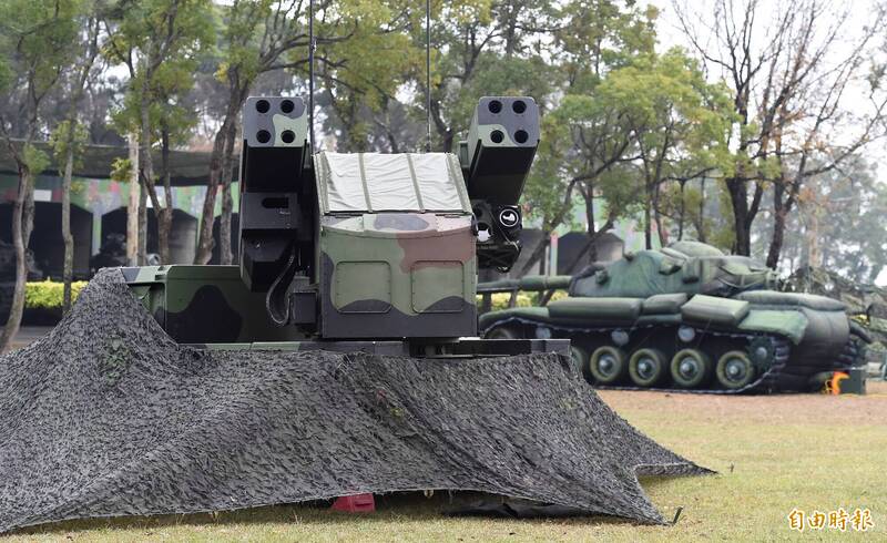 十軍團下月中台灣實彈射擊 陸軍司令呂坤修先視導復仇者飛彈車