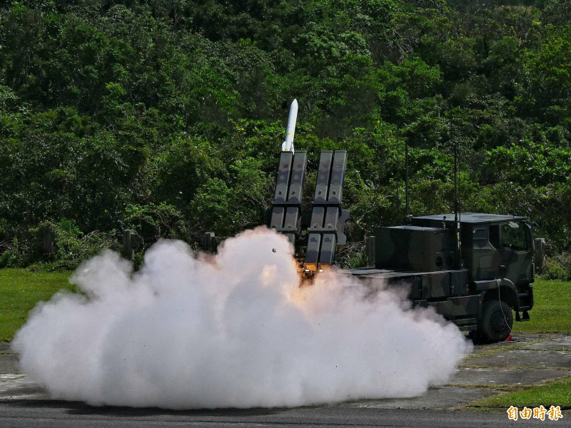 【影】服役後首公開射擊 「陸射劍二」系統展現防空攔截戰力