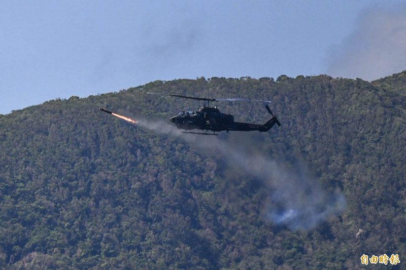 國軍「神鷹」操演九鵬實彈射擊 「地獄火」隱蔽低飛挑戰極限
