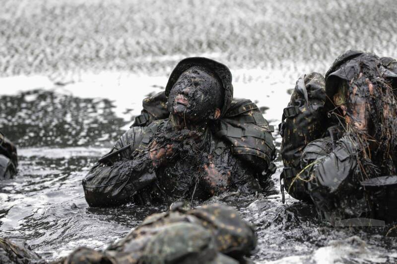 「陸上萬公尺、海上5公里」 成立逾70年的海龍蛙兵要有十八般武藝