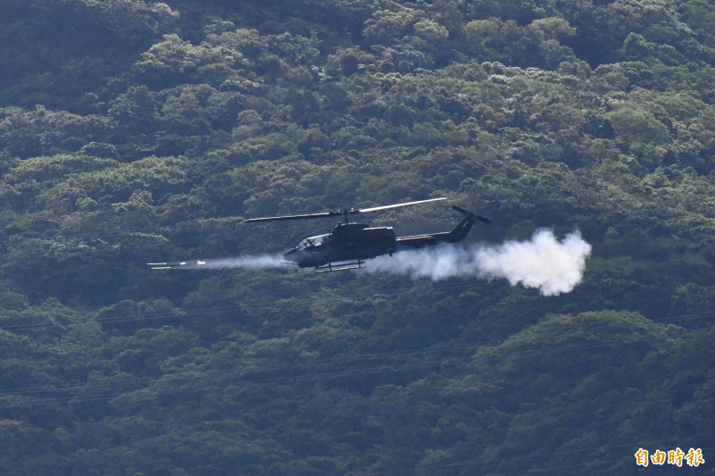 航特部聯訓基地實彈操演day2 眼鏡蛇、黑鷹火力全開震撼命中