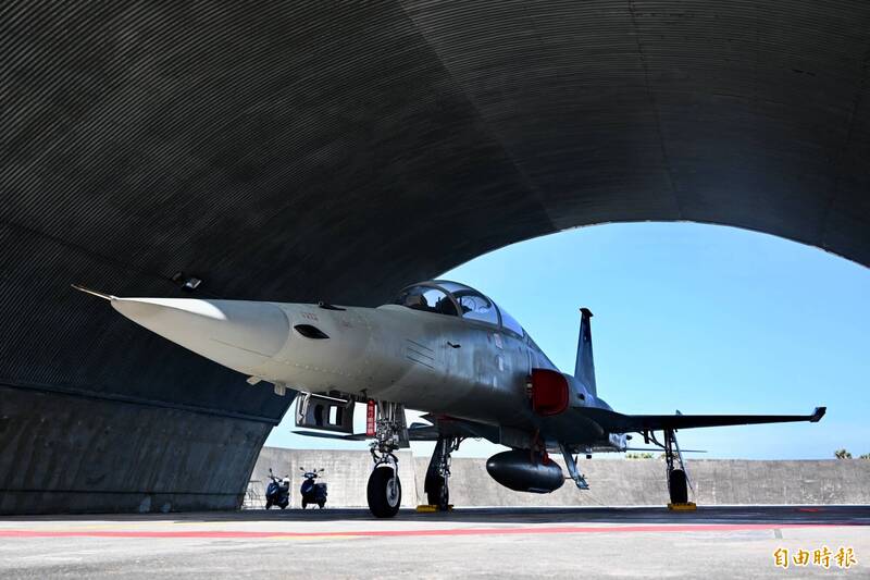 RF-5E偵察機身世超特別！ 新加坡幫我國進行偵照設備大改造