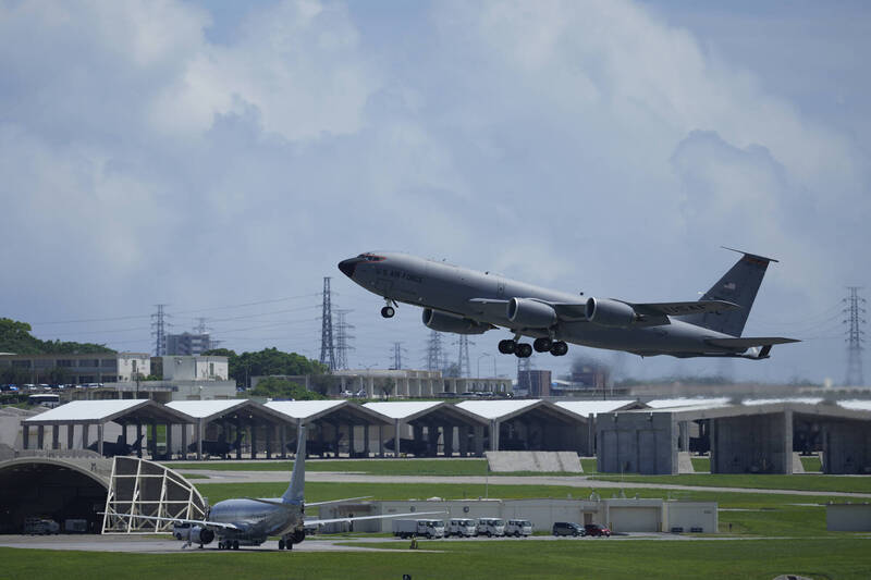 運輸機將成無人機母艦 美軍計畫在KC-135加油機加裝發射系統