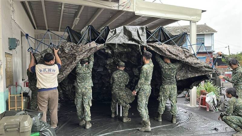 漢光41》練兵不忘賑災 後備部派「野戰沐浴站」讓受災戶好好洗個澡