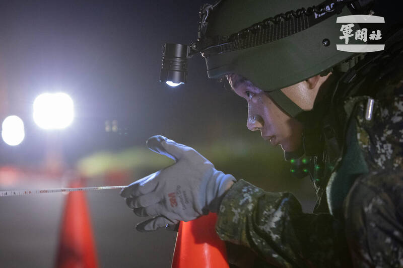 漢光41》空軍模擬台南基地受損 夜間演練搶修任務