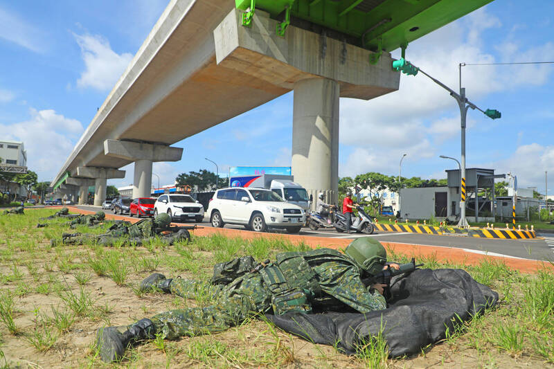 漢光41》桃園蘆竹模擬敵軍襲擾 206旅急構築防禦陣地