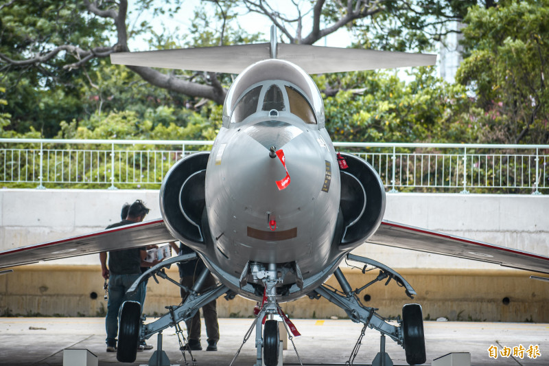 航空迷快來！4196號F-104戰機「入厝」桃園新家 重現戰鬥氣息