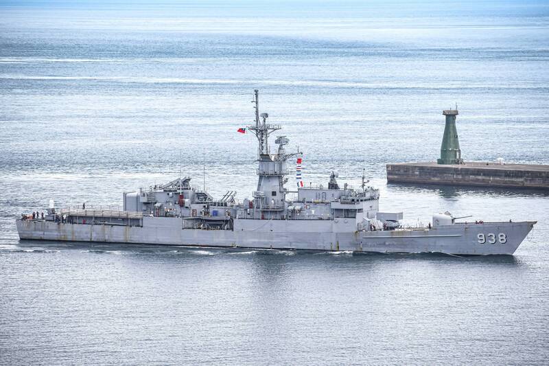 直擊》楊柳颱風午後登陸 國軍C-130運輸機、濟陽級艦北上防颱