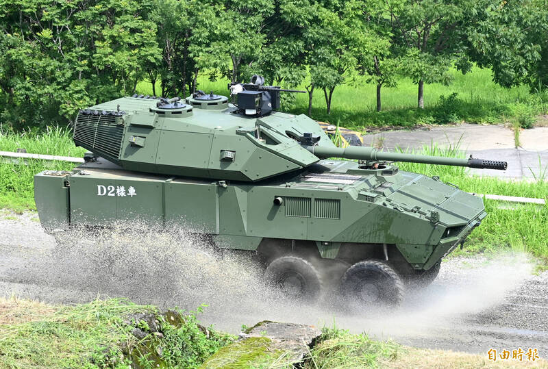 新版「獵豹」105公厘輪型戰車將亮相 車高降40公分、載彈量增加