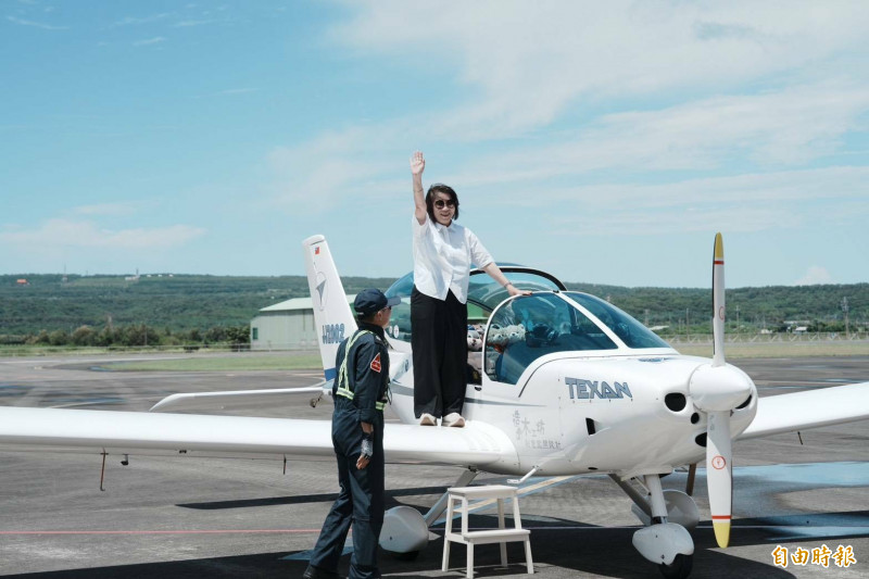 周春米率輕航機進場  還有黑鷹直升機亮相  屏東3D旅遊嘉年華超吸睛