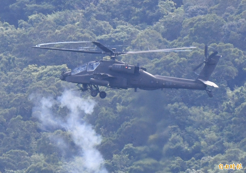 仁壽山實彈操演震撼登場！陸軍阿帕契、黑鷹聯手突擊車展現火力
