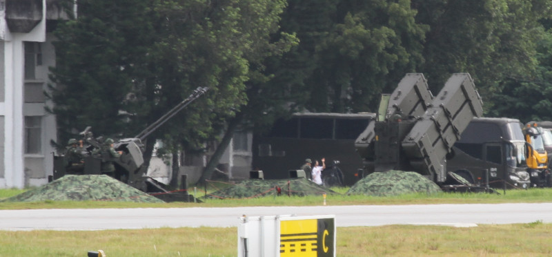 恆春半島東岸夜間開火！ 國軍35快砲與麻雀飛彈展現防空戰力