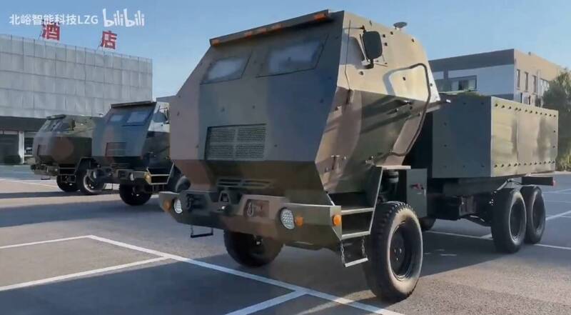 【影】中國山寨「皮包骨海馬士」頗具喜感 劍指我國意味濃厚