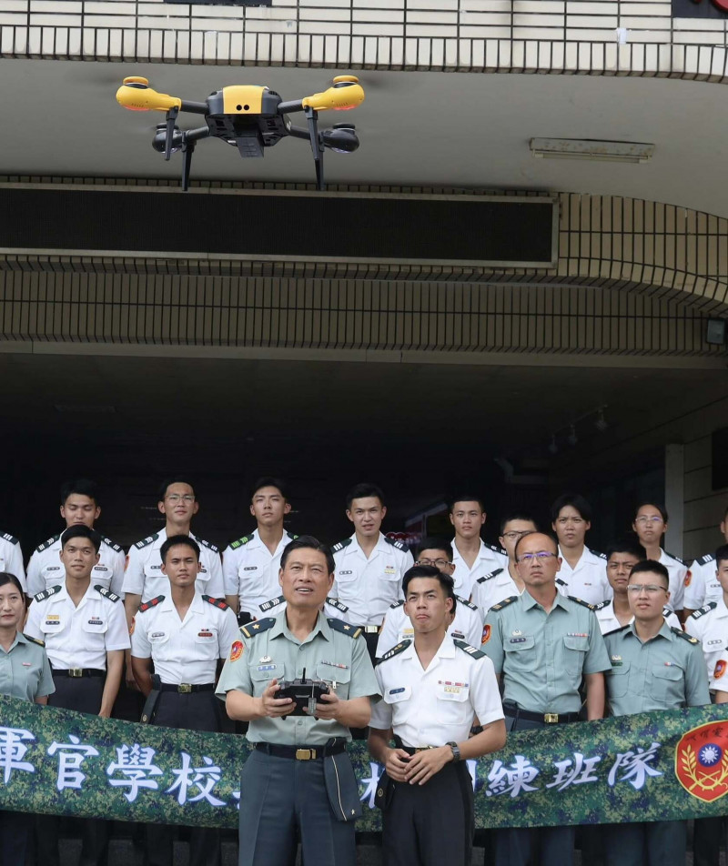 陸軍官校無人機社團36人全數考取證照