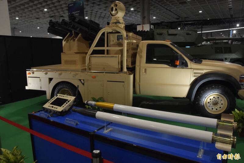 中科院展示2.75吋火箭車載砲塔系統    皮卡車搭配鎮海火箭彈