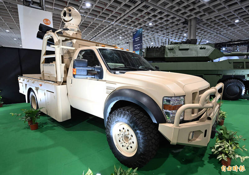 【影】車載2.75吋火箭彈可以這樣用 海上15公尺爆炸毀敵船艦