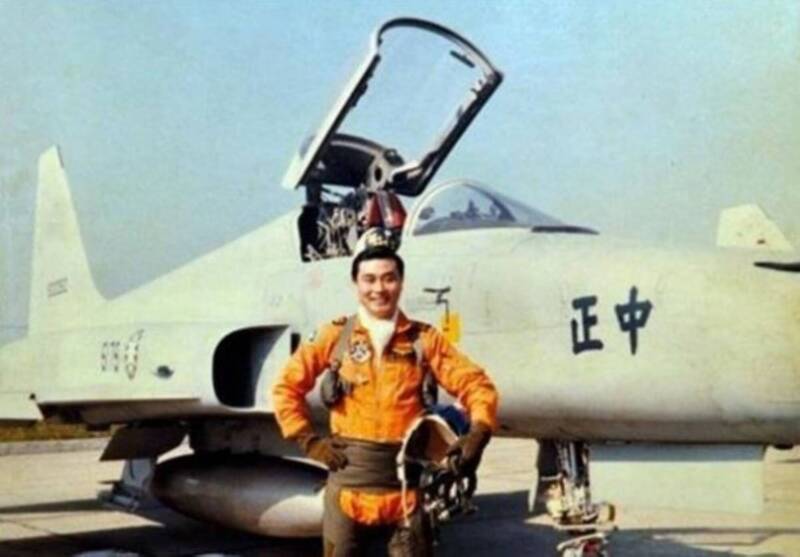 國防秘辛》駕F-5戰機緊追蘇聯Tu-95轟炸機 馮世寬：飛到油見底飄降